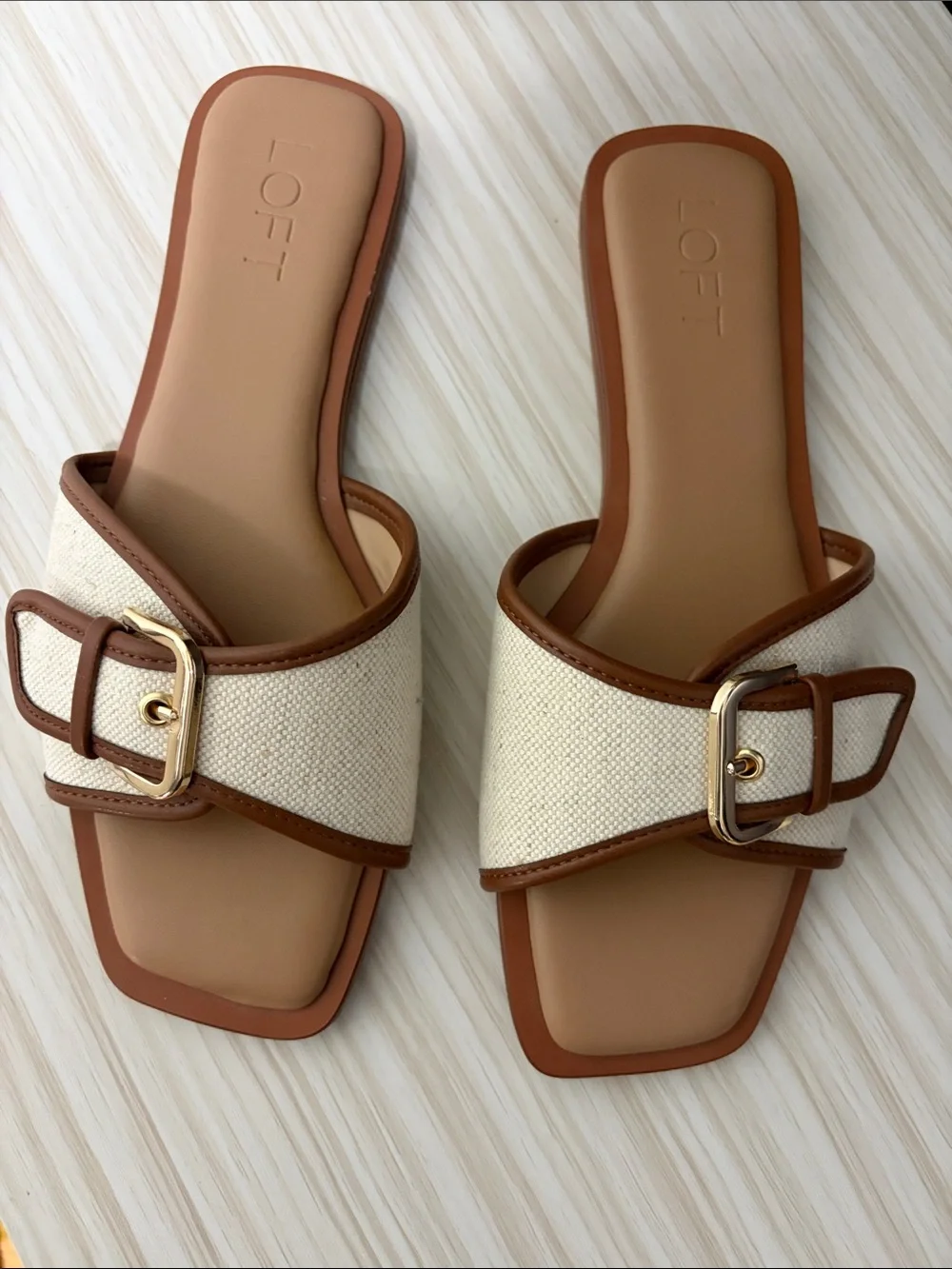 LOFT Cream and Brown Buckled Slide Sandals!! EUC 🤎🤍